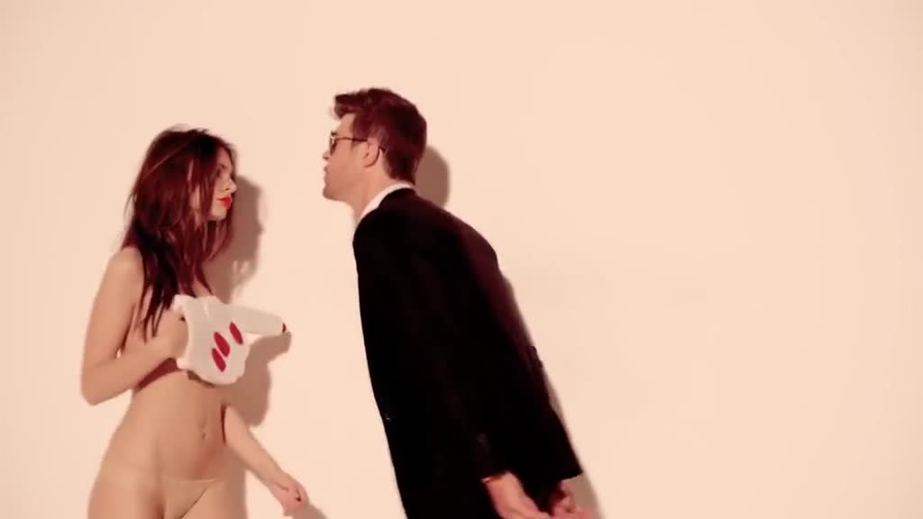 Robin Thicke - Blurred Lines ft. T.I., Pharrell (全裸版)